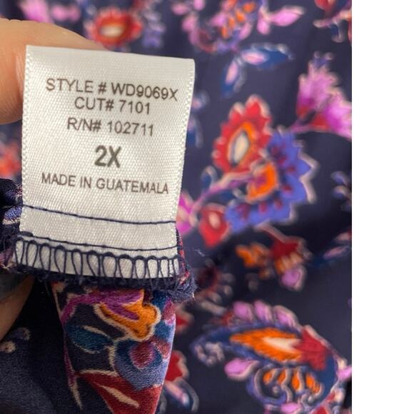 Gibson, Size 2X, Navy Floral Paisley Blouse, Red & Purple Print, Boho, Relaxed - Picture 4 of 7